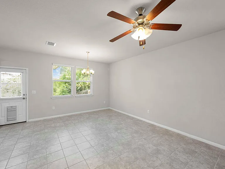 383 Eagle Brook Ln — Photo 7