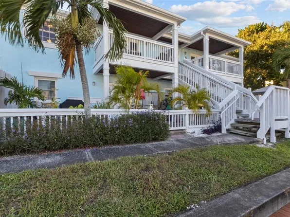 5202 BEACH DRIVE SE #D, ST PETERSBURG, FL 33705