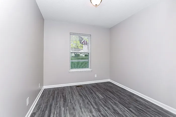 573 Brady Dr — Photo 7