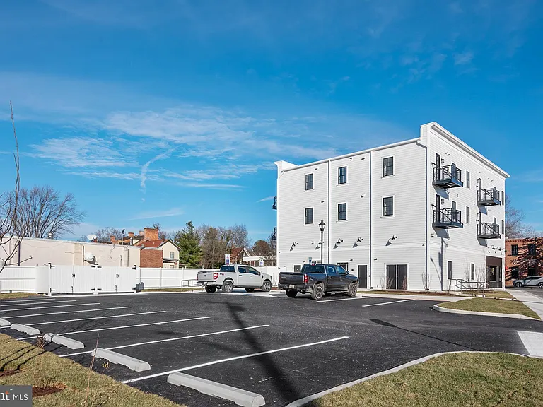 123 S Washington St #202 — Photo 5