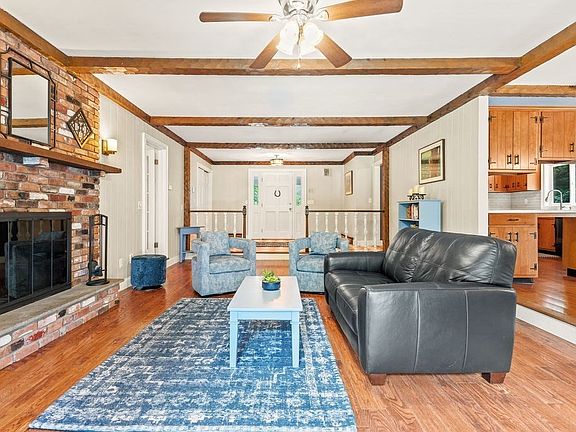4th image of 31 Valerie Dr