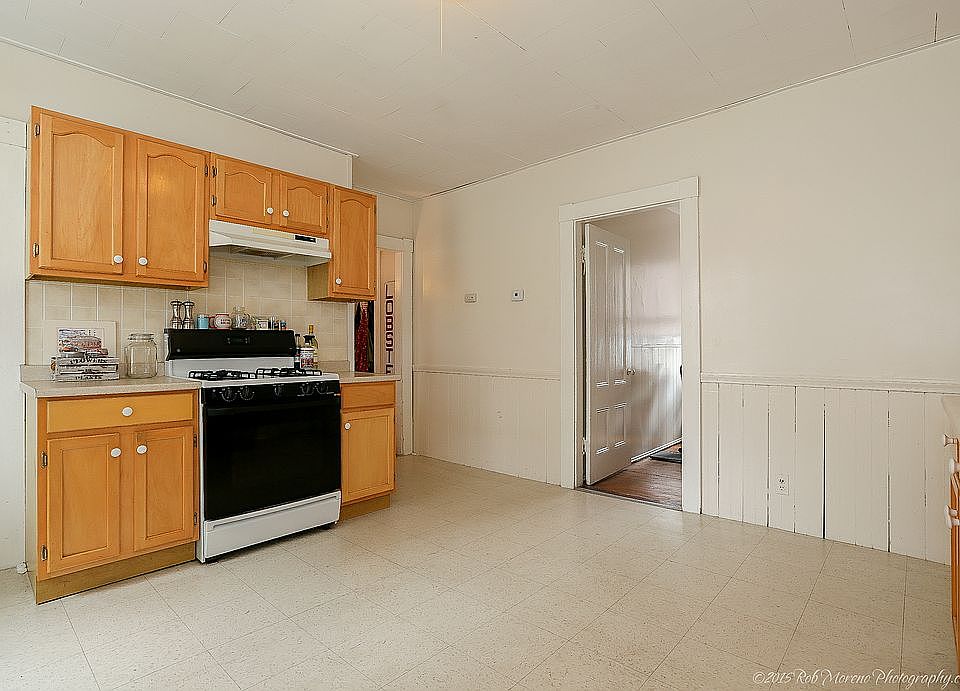 2nd image of 7 Burnside St