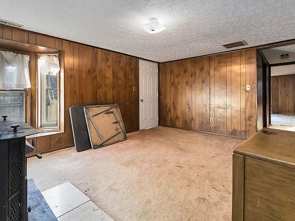3rd image of 85 Walnut St