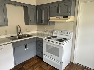 300 W Montgomery St #2, Odessa, Mo 64076 - 2 Bd/1 Ba Apartment Downstairs Unit - Rent $825 Deposi..., Odessa, MO 64076
