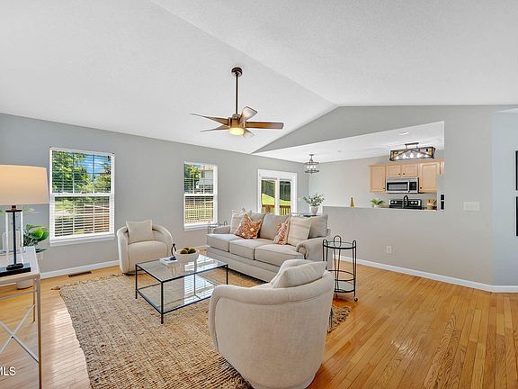 3rd image of 1001 Kennesaw Dr