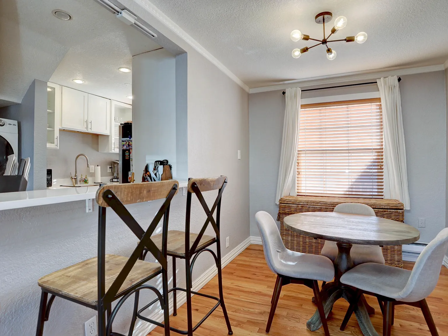 2 bed, 852 sqft, $2,000 — Photo 4