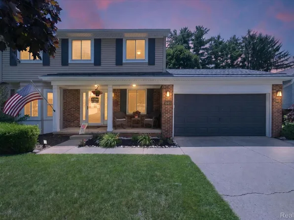 845 Abbey Ln, Milford, MI 48381