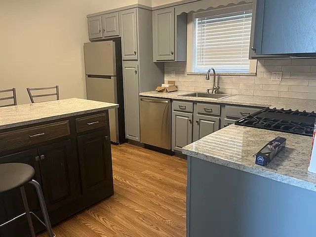 39 Manning Ave #1 — Photo 4