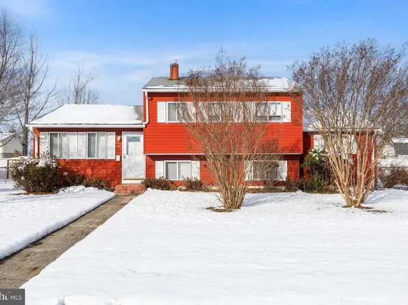 239 College Dr, Pemberton, NJ 08068