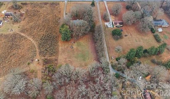 4th image of 3704 Weddington Rd