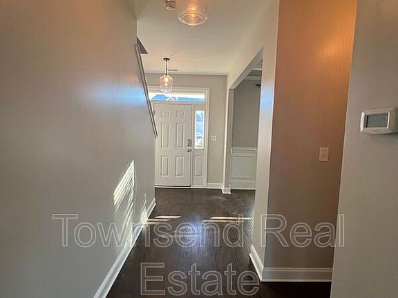 4th image of 3233 Northgate Dr