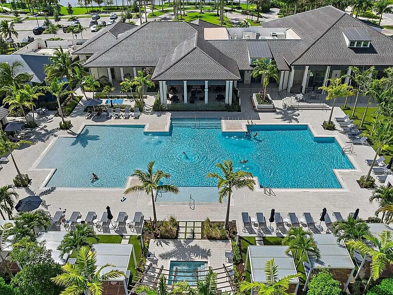 9124 Coral Isles Cir — Photo 77
