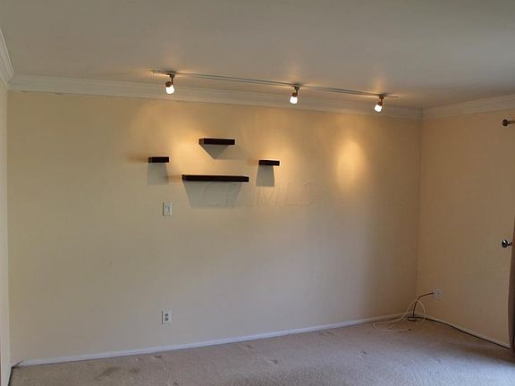 5th image of 2590 Scioto View Ln