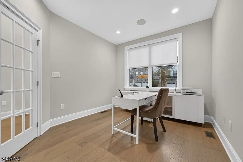3 bed, 3.5 bath, 2783 sqft, $7,900 — Photo 4
