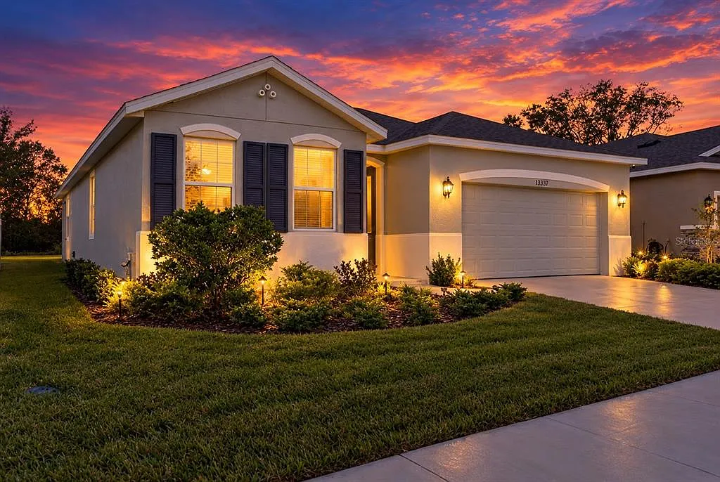 4 bed, 2.0 bath, 2046 sqft, $2,750 — Photo 2