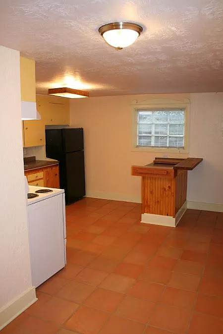 2 bed, 875 sqft, $1,800 — Photo 4