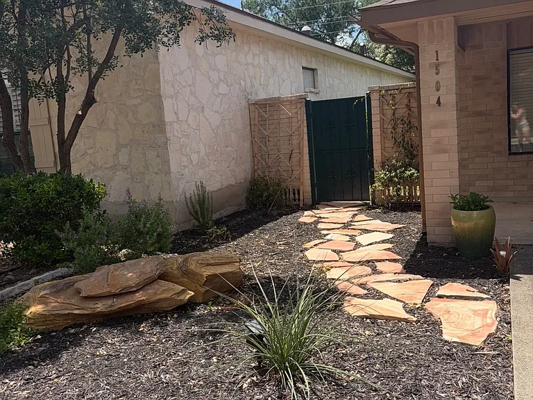 1504 Circle Oak Dr — Photo 6