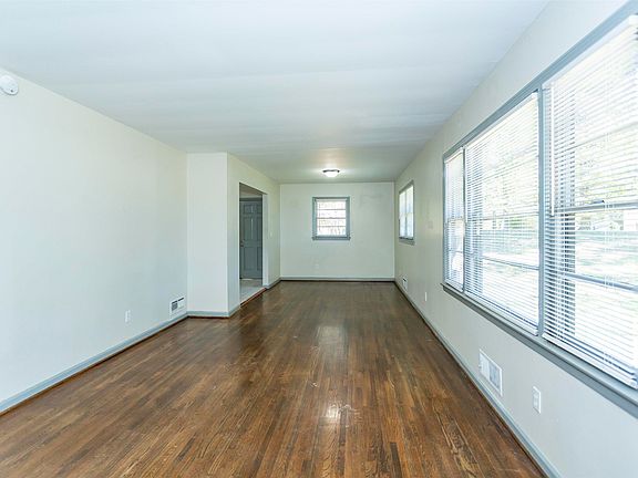 3rd image of 2520 2nd Pl NW