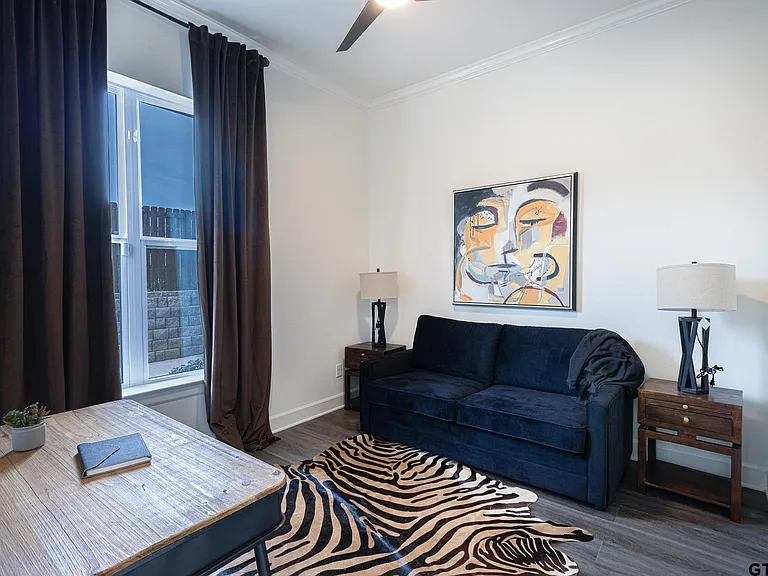 540 W Erwin St — Photo 12