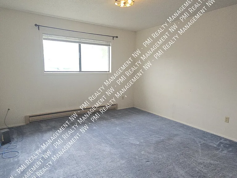 635 6th St W #12 — Photo 6