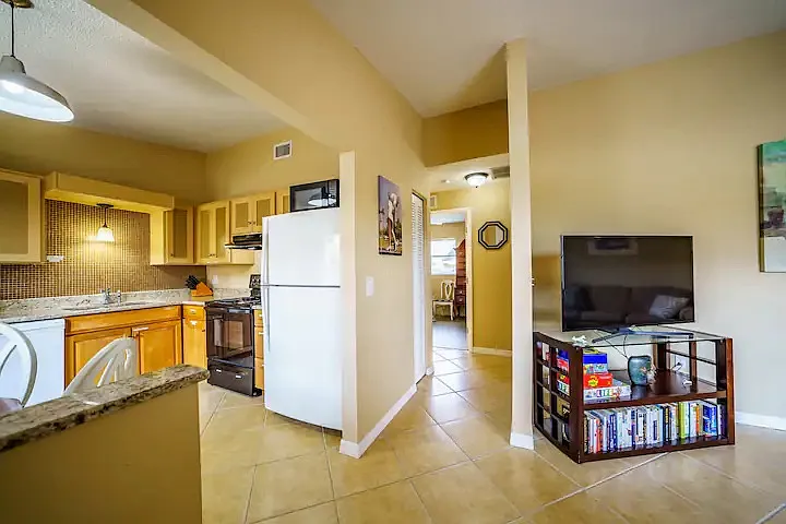 2 bed, 825 sqft, $1,699 — Photo 3