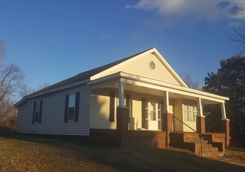 704 Osborne St