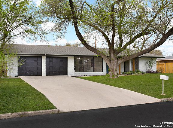 3rd image of 205 Driftwind Dr