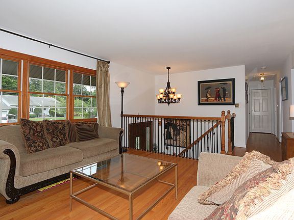 4th image of 1738 Maxwell Ct