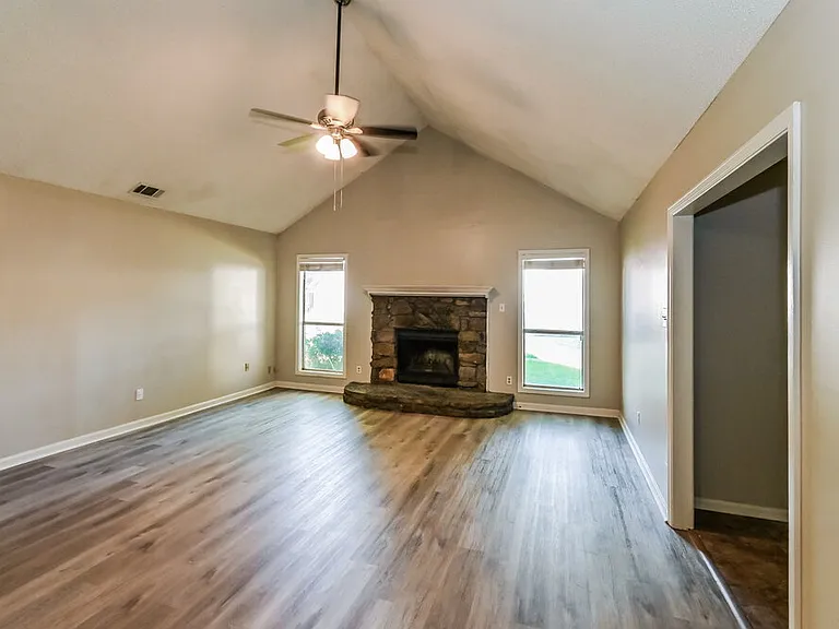 4864 Barkshire Dr — Photo 3
