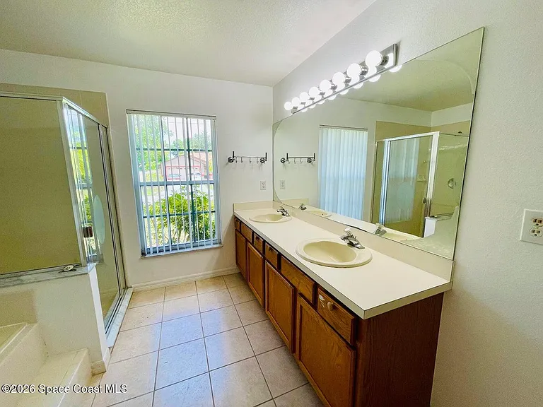 670 Elmont St NW — Photo 10