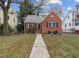 10 Warren Rd, Maplewood, NJ 07040