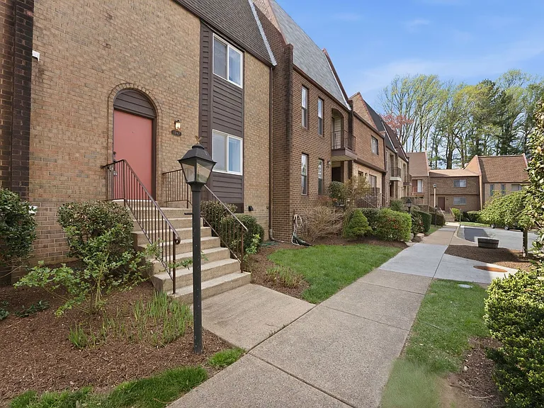 1747 Cy Ct — Photo 3