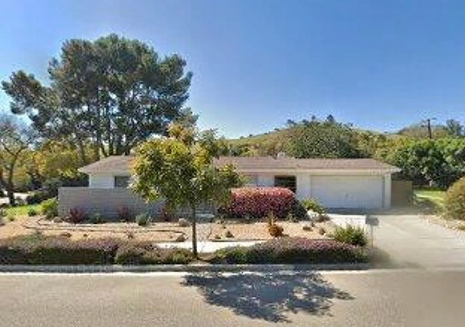 Turnpike Foothills 3 Bedroom Home with Office - Available Now/Pet Considered — Photo 2