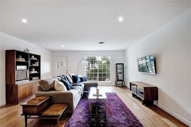 2nd image of 2114 Fordham Ln