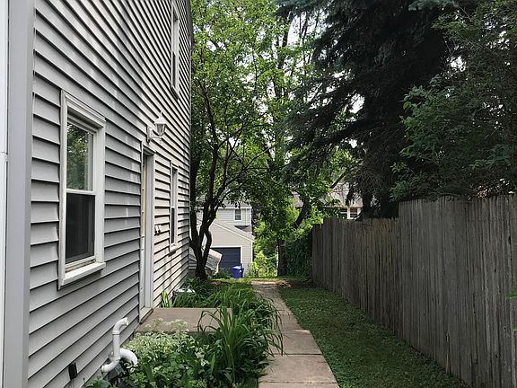 2nd image of 942 Saint Clair Ave #B