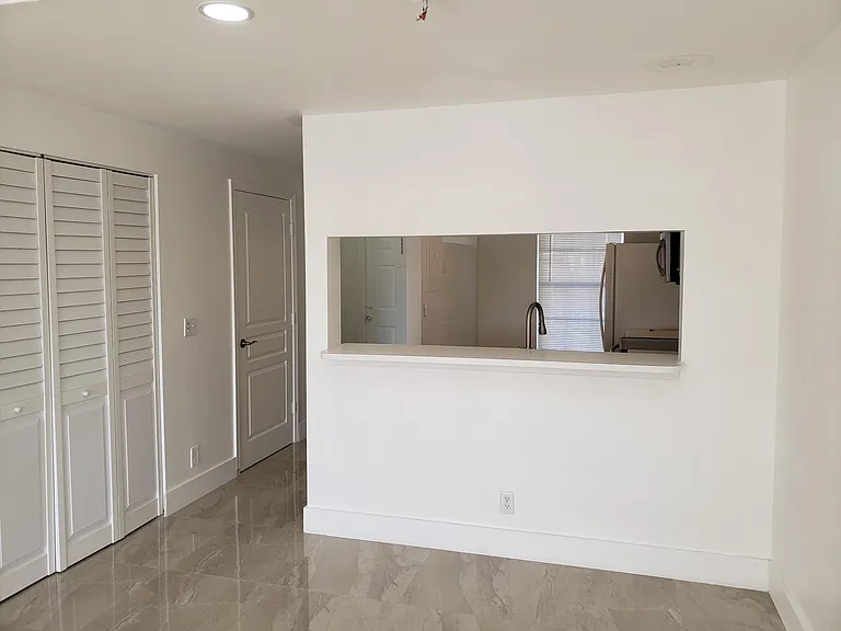 4963 SW 31st Ter #4963 — Photo 8