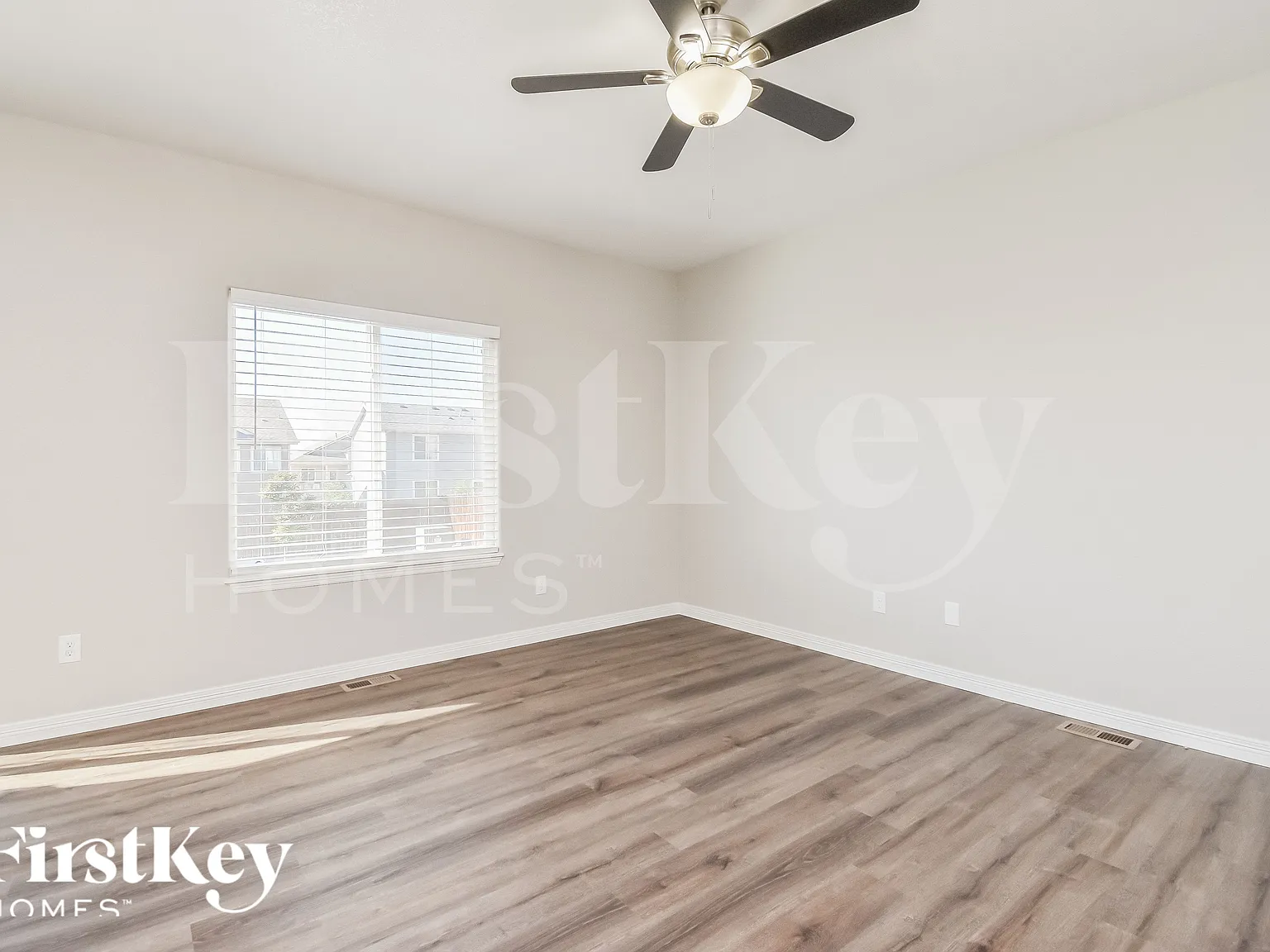 5 bed, 4.0 bath, 2800 sqft, $3,115 — Photo 2