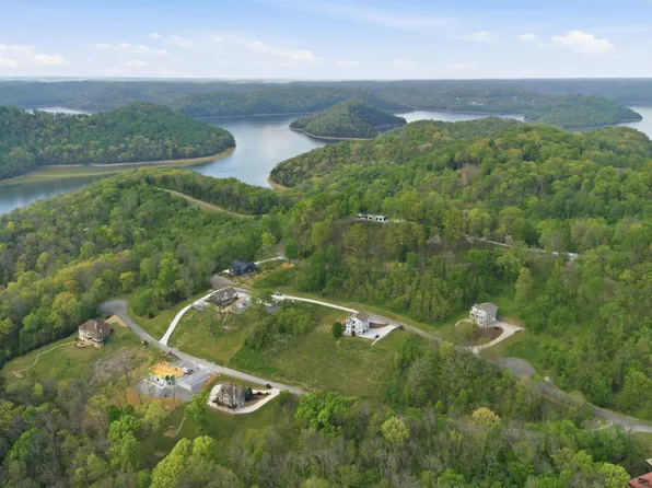 668 Seaton Dr, Smithville, TN 37166