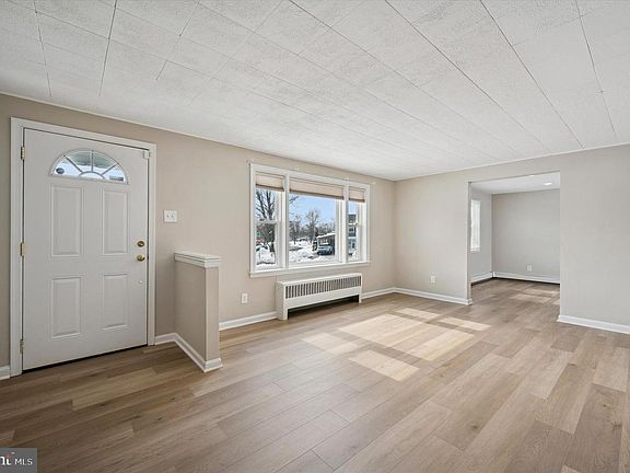 3rd image of 513 Stewart Rd