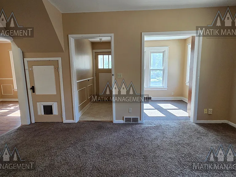 16 9th Ave NE #1 — Photo 7