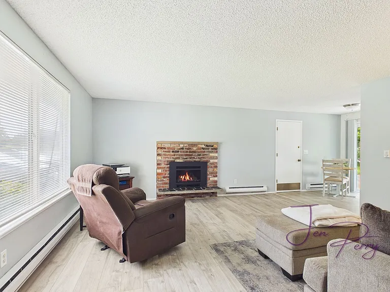 2274 Thornton St — Photo 8