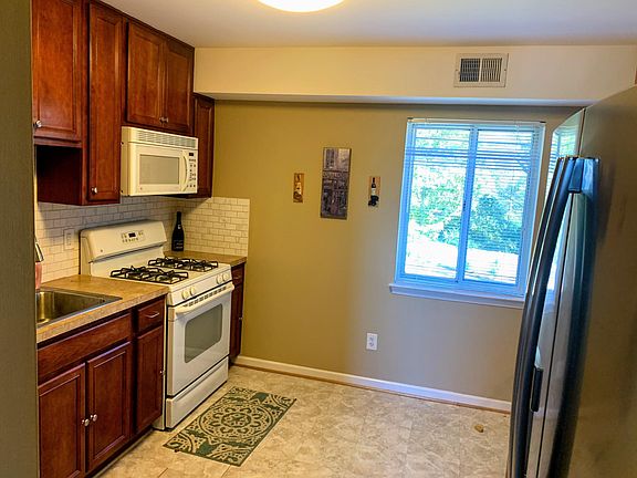 5th image of 1805 William St Unit 113D
