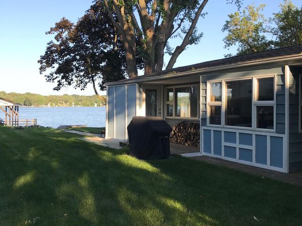 3816 W Lake Shore Dr, Wonder Lake, IL 60097