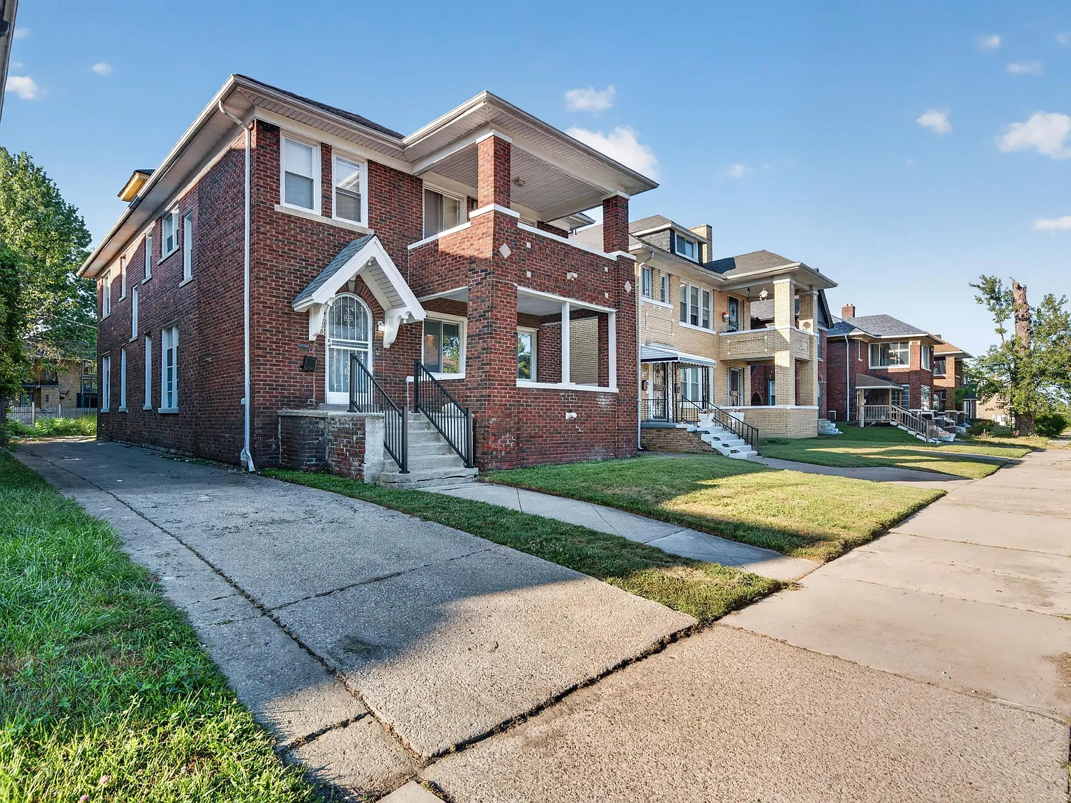 3 bed, 1.5 bath, 2872 sqft, $1,200 — Photo 2
