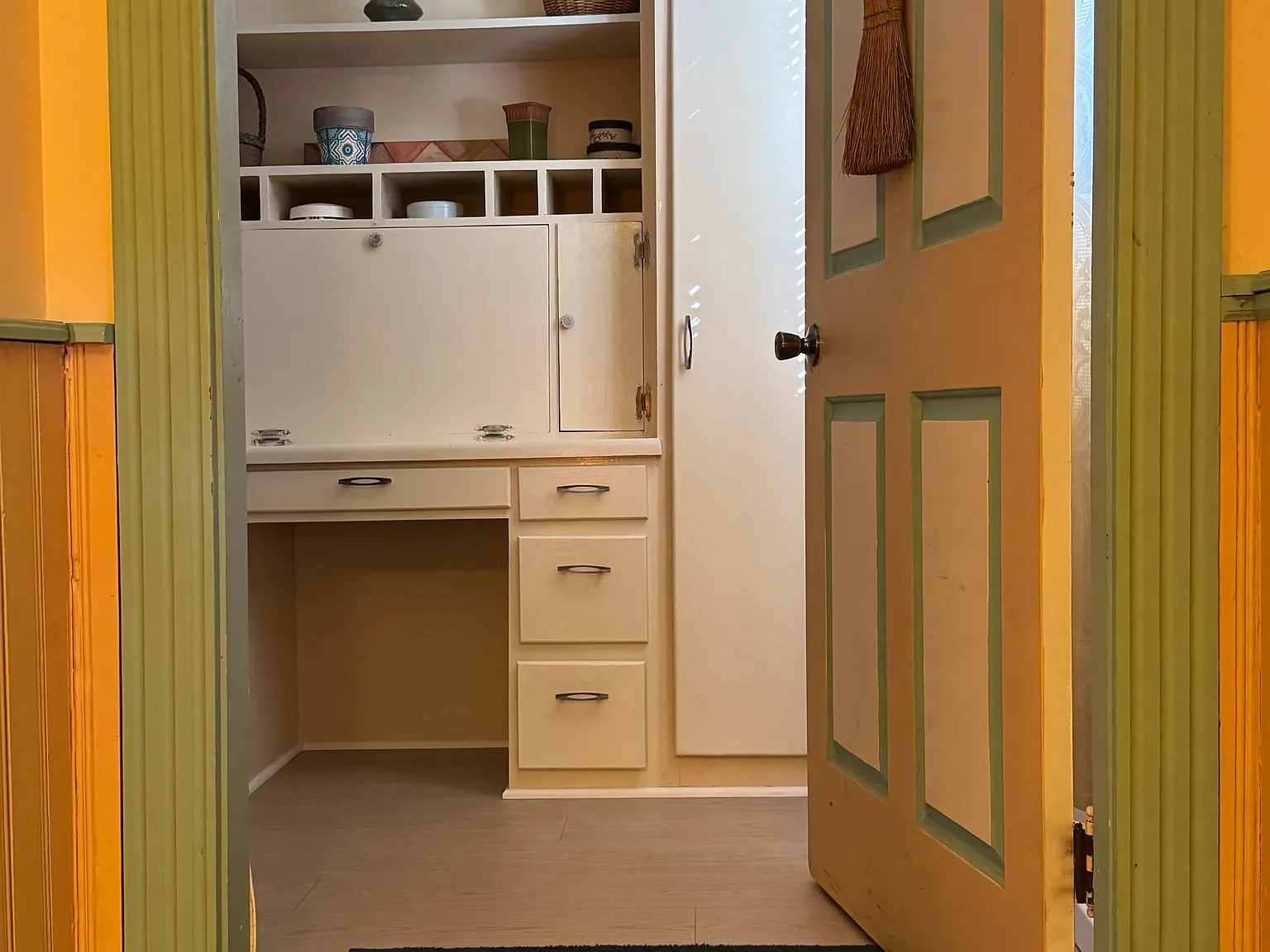 2 bed, 750 sqft, $1,200 — Photo 2
