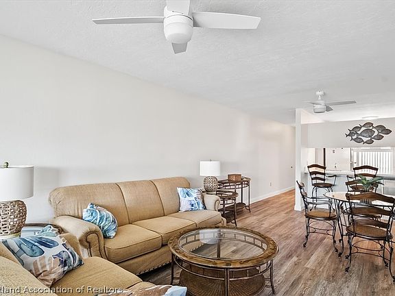 4th image of 405 Stephen Dr