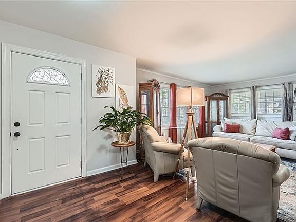 3rd image of 4809 Hemlock Dr SW