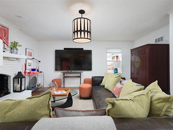 5th image of 9816 Farley Ln