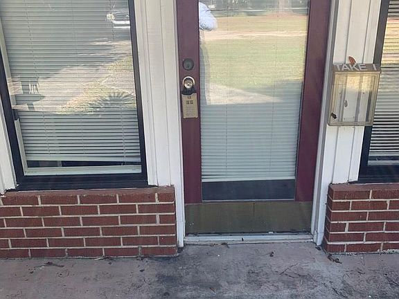 5th image of 907 E Park Ave