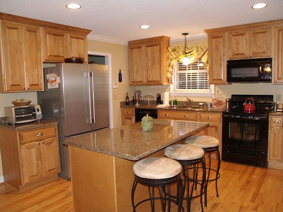3rd image of 510 Knollwood Dr